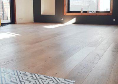 Carrelage et parquet dans la cuisine