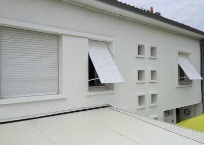 Vue de la façade arrière de la maison après le ravalement